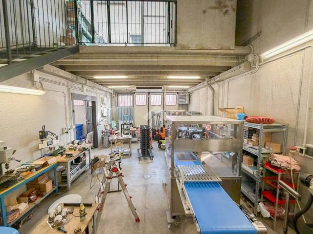 Locale Commerciale in vendita a Vignate, Lombardia