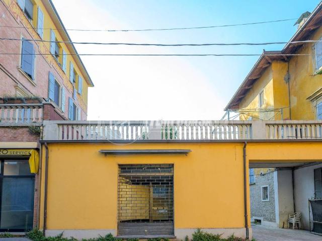 Locale Commerciale in vendita a Unione di comuni Terre di Castelli, Vignola