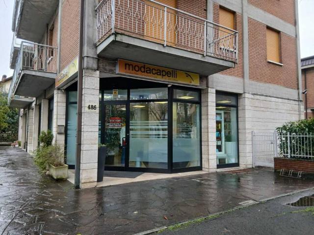 Locale Commerciale in vendita a Unione di comuni Terre di Castelli, Vignola