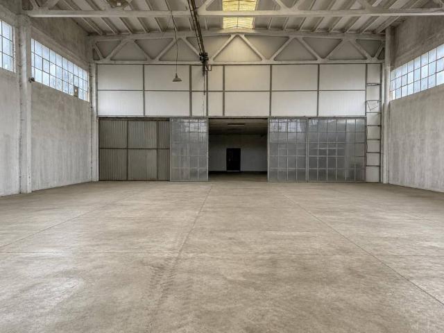 Locale Commerciale in vendita a Piemonte, Alessandria