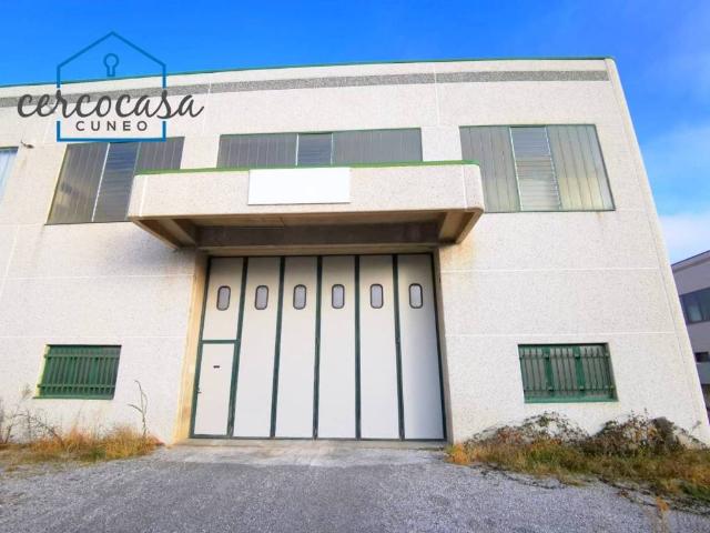 Locale Commerciale in vendita a Piemonte, Cuneo