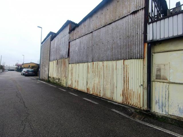 Locale Commerciale in vendita a La Stecca, Vigonza
