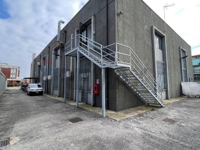 Locale Commerciale in vendita a Capriccio, Vigonza