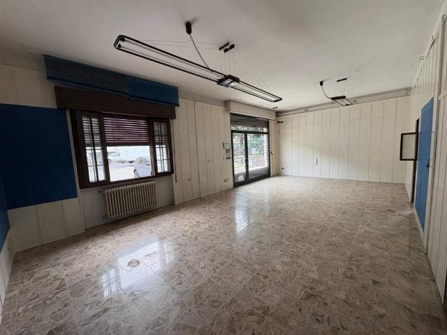 Locale Commerciale in vendita a Comunità montana della valle Trompia, Villa Carcina
