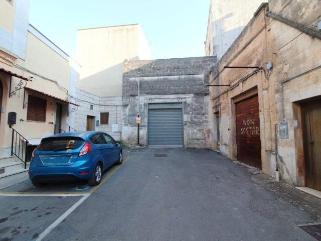 Locale Commerciale in vendita a Villa Castelli