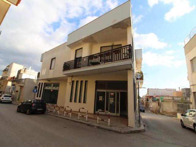 Locale Commerciale in vendita a Puglia, Brindisi