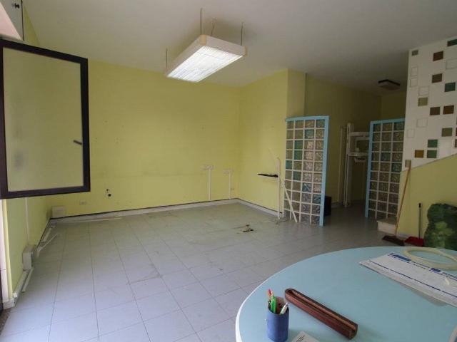 Locale Commerciale in vendita a Puglia, Brindisi