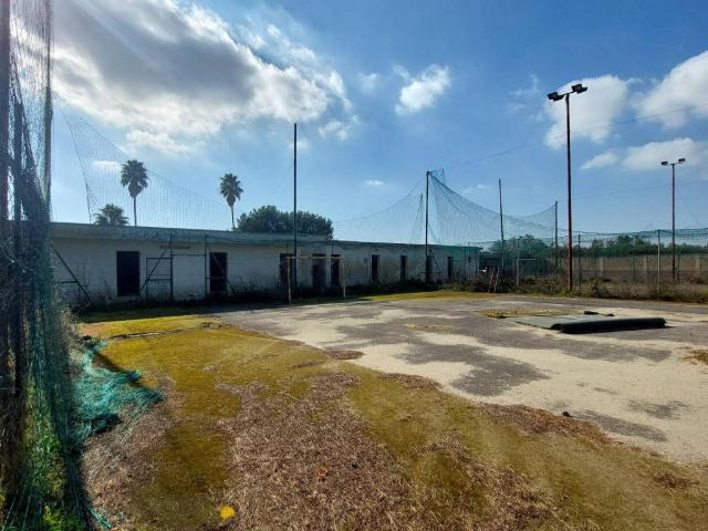 Locale Commerciale in vendita a Puglia, Brindisi