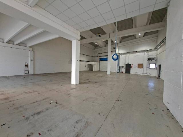 Locale Commerciale in vendita a Villa Cortese, Lombardia