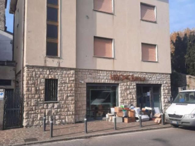 Locale Commerciale in vendita a Villa D'adda, Lombardia