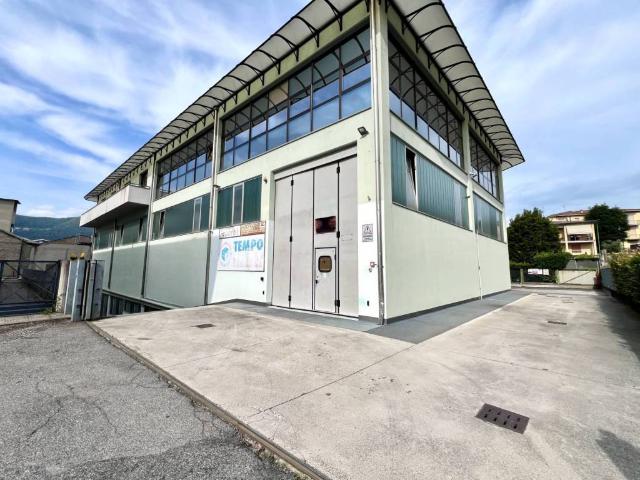 Locale Commerciale in vendita a Villa Di Serio, Lombardia