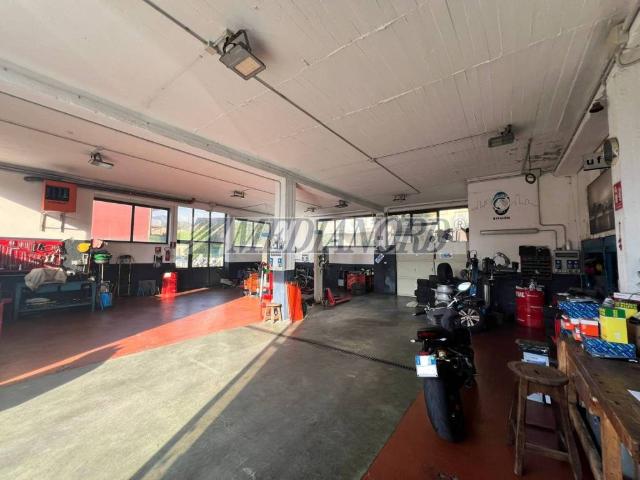 Locale Commerciale in vendita a Villa Di Serio, Lombardia