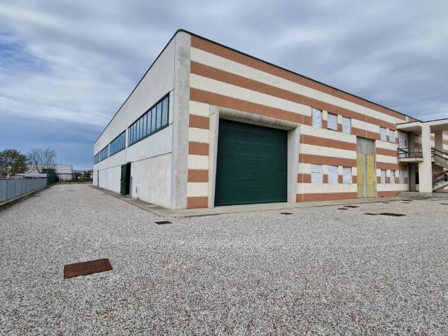 Locale Commerciale in vendita a Villa Estense, Veneto