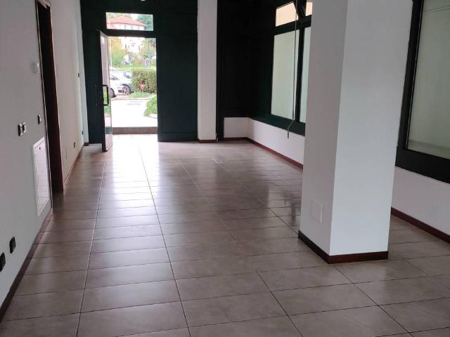 Locale Commerciale in vendita a Civello, Villa Guardia
