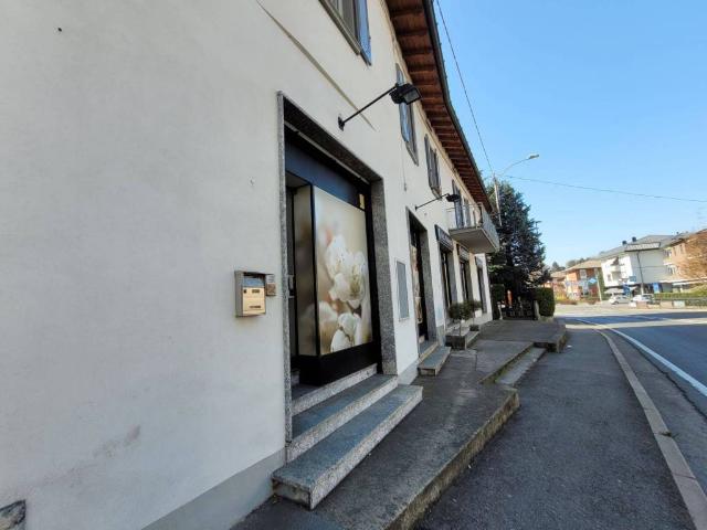 Locale Commerciale in vendita a Maccio, Villa Guardia