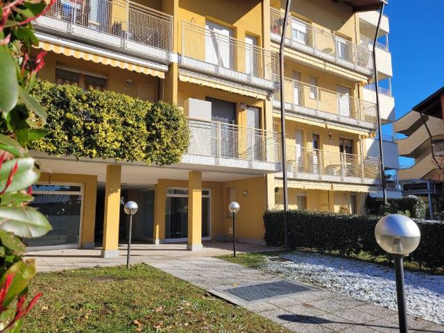 Locale Commerciale in vendita a Maccio, Villa Guardia