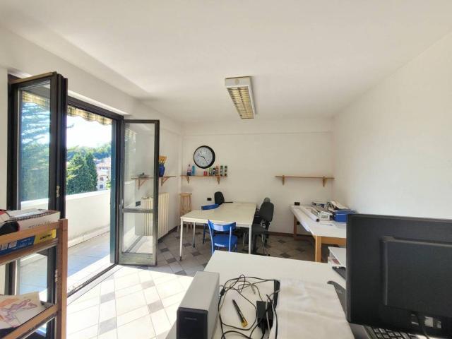 Locale Commerciale in vendita a Maccio, Villa Guardia