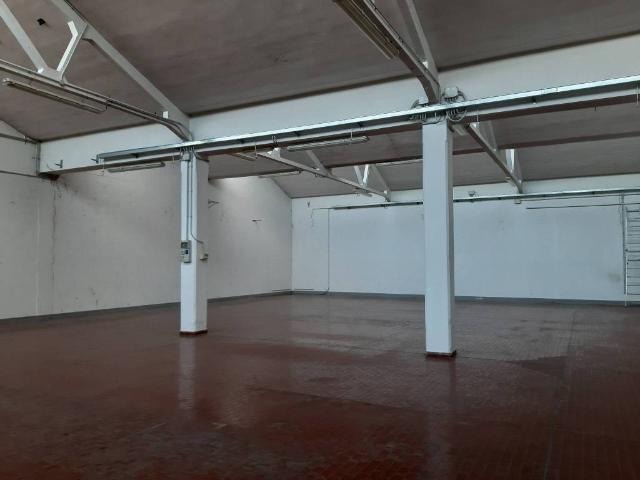 Locale Commerciale in vendita a Civello, Villa Guardia
