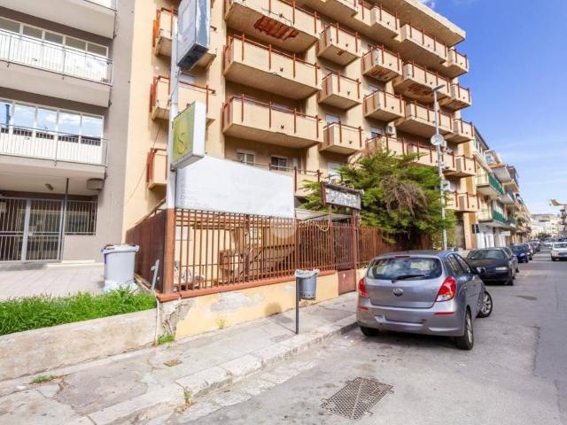Locale Commerciale in vendita a Villabate, Sicilia