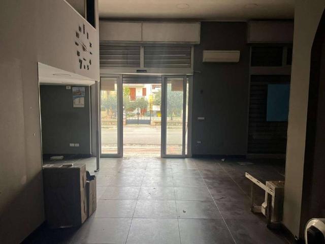 Locale Commerciale in vendita a Villabate, Sicilia