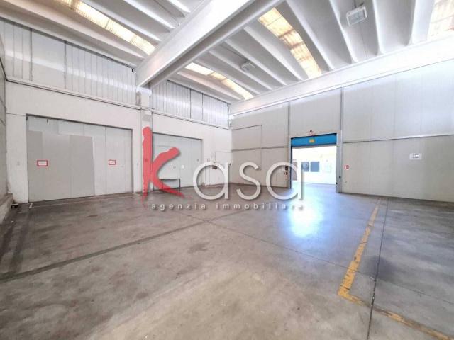 Locale Commerciale in vendita a Villadose, Veneto