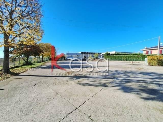Locale Commerciale in vendita a Villadose, Veneto