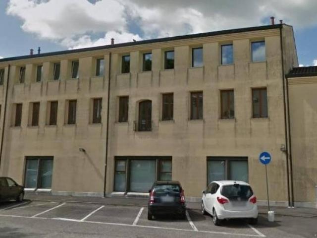 Locale Commerciale in vendita a Villadose, Veneto