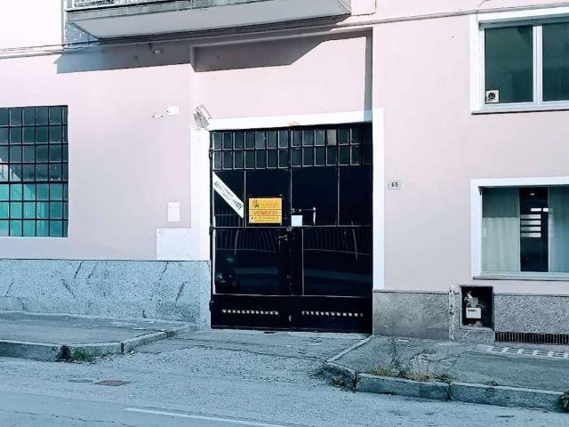 Locale Commerciale in vendita a Bannio Anzino, Piemonte