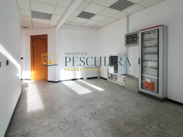 Locale Commerciale in vendita a Villafranca Di Verona, Veneto