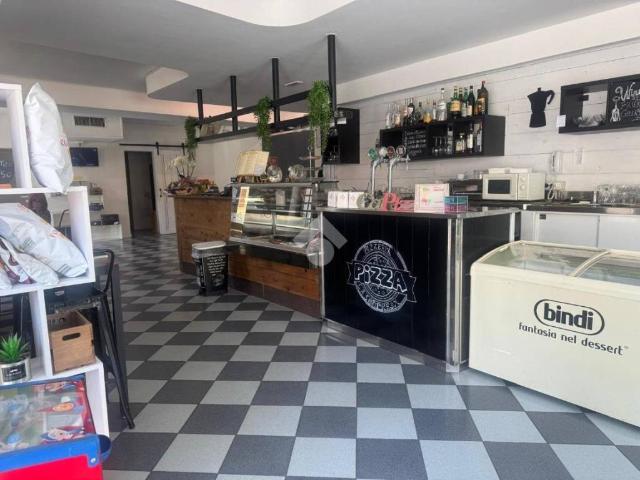 Locale Commerciale in vendita a Villafranca Di Verona, Veneto
