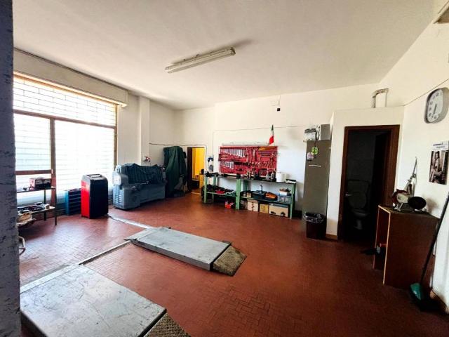 Locale Commerciale in vendita a Unione di comuni Montana Lunigiana, Villafranca In Lunigiana