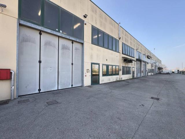 Locale Commerciale in vendita a Villafranca Padovana, Veneto