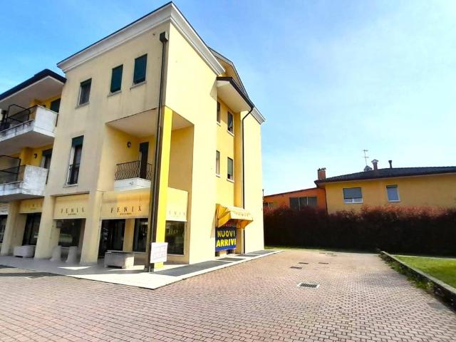 Locale Commerciale in vendita a Villafranca Padovana, Veneto