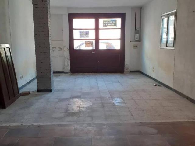 Locale Commerciale in vendita a Villanova d'Albenga, Savona
