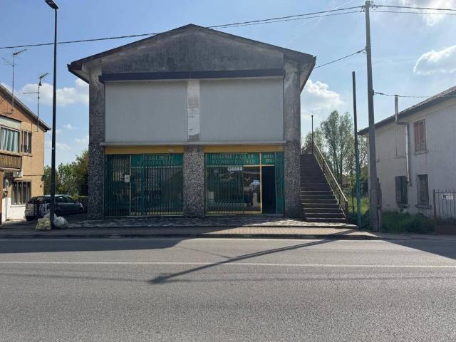 Locale Commerciale in vendita a Villanova Del Ghebbo, Veneto