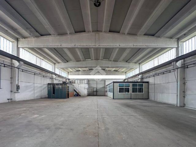 Locale Commerciale in vendita a Villanova Sull'arda, Reggio Emilia