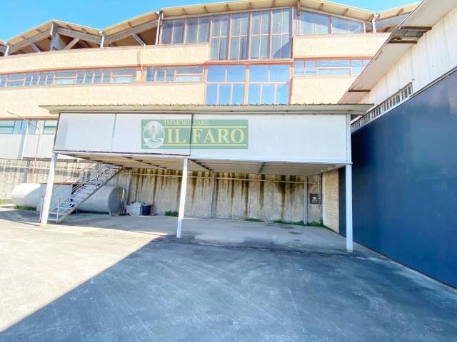Locale Commerciale in vendita a Villaricca, Campania