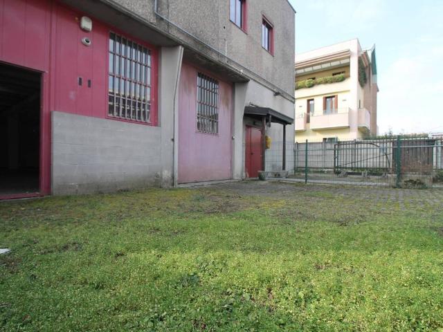Locale Commerciale in vendita a Sant'Alessandro, Villasanta