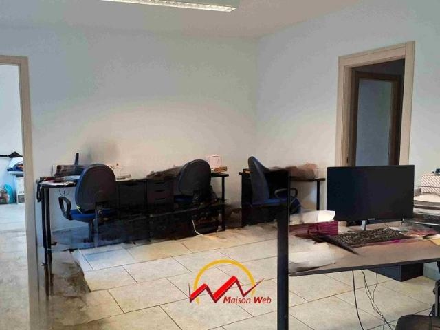 Locale Commerciale in vendita a Villeneuve, Aosta
