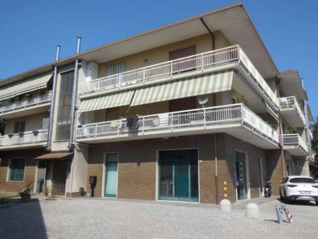 Locale Commerciale in vendita a Villongo, Lombardia