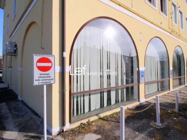 Locale Commerciale in vendita a Villorba, Carità