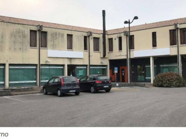 Locale Commerciale in vendita a Villorba, Carità