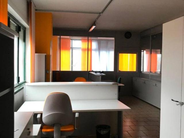 Locale Commerciale in vendita a Oreno, Vimercate