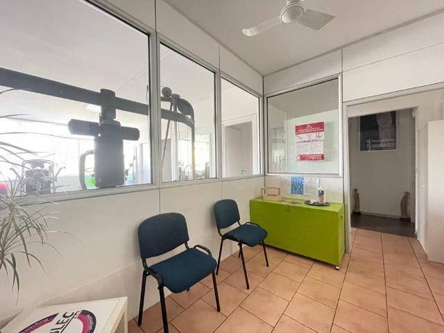 Locale Commerciale in vendita a Oreno, Vimercate