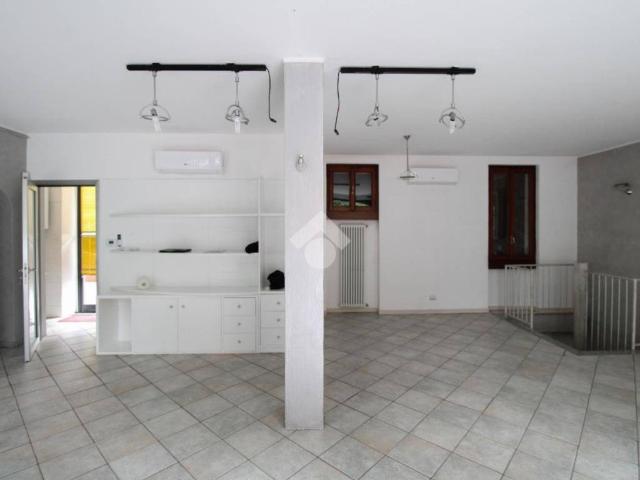 Locale Commerciale in vendita a San Maurizio, Vimercate