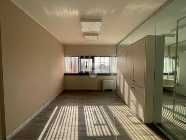 Locale Commerciale in vendita a Oreno, Vimercate