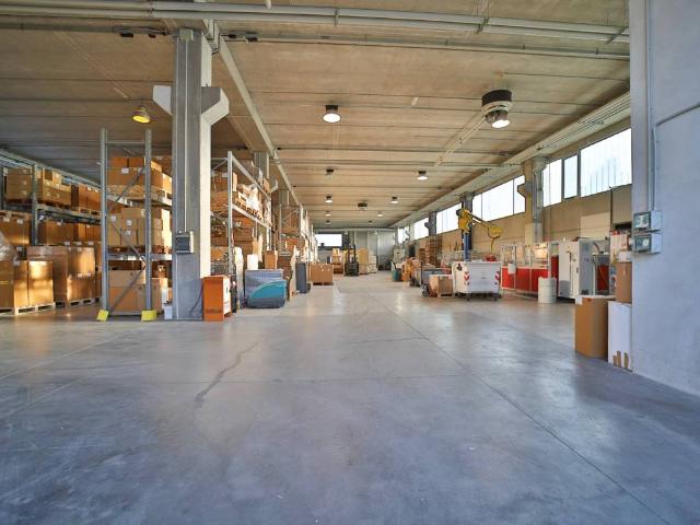 Locale Commerciale in vendita a San Maurizio, Vimercate