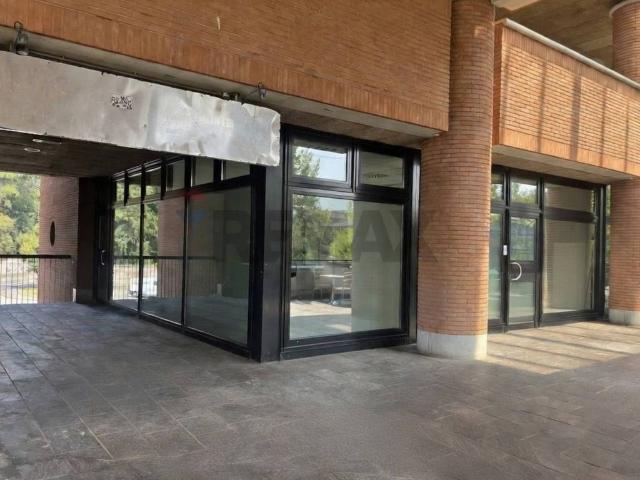 Locale Commerciale in vendita a Oreno, Vimercate