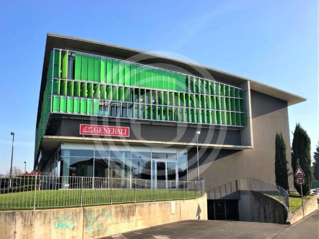 Locale Commerciale in vendita a Oldaniga, Vimercate