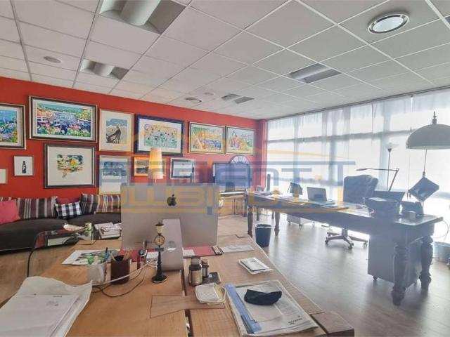 Locale Commerciale in vendita a Vimercate, Lombardia